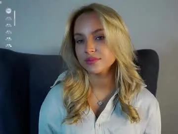 lipswithsmileonthem Image 17