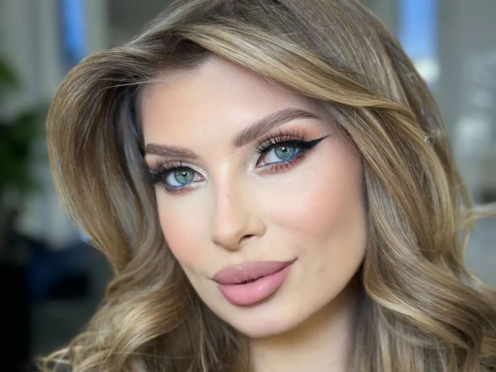 Alessia's Thumb Image