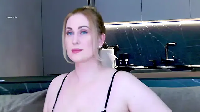 Miss_Magic_Eyes_ Image 4