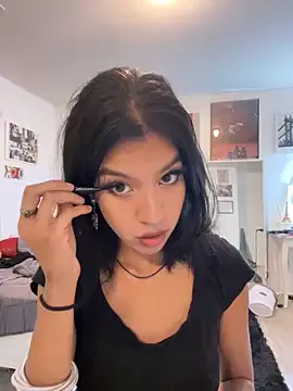 petitelatinateen Image 2