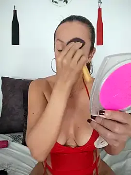 YOURSDEBORA Image 12